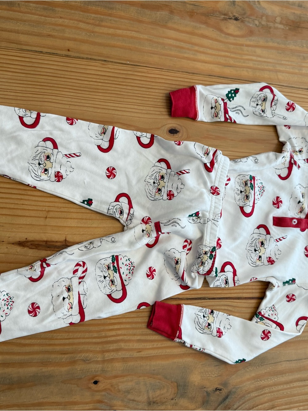 The Beaufort Bonnet Company White and Red Santa Print Kids Pajama Set
